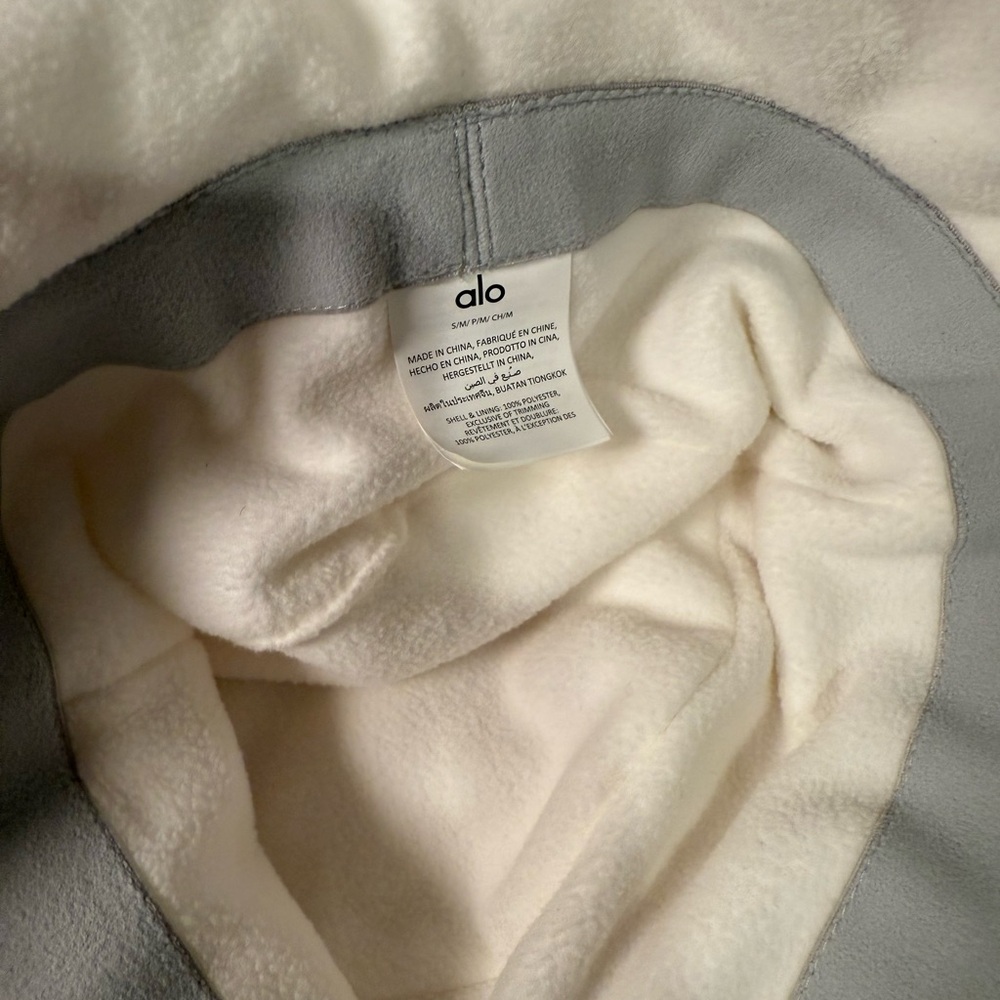 Ivory Faux Fur Bucket Hat Alo Yoga - Picture 3 of 3